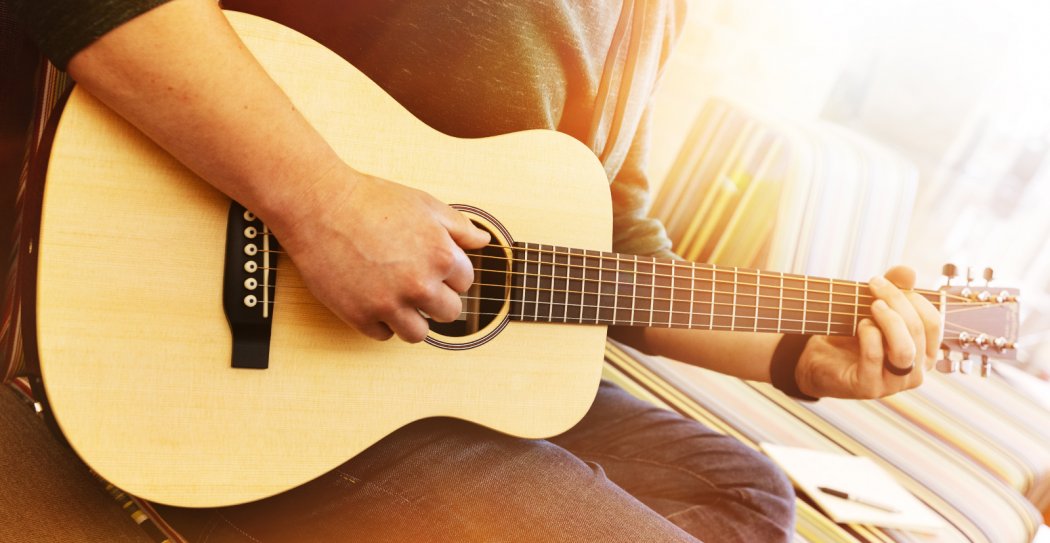 10 best beginner acoustic guitar songs. Read now.